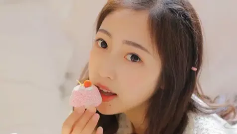 刘佳宇重摔倒地